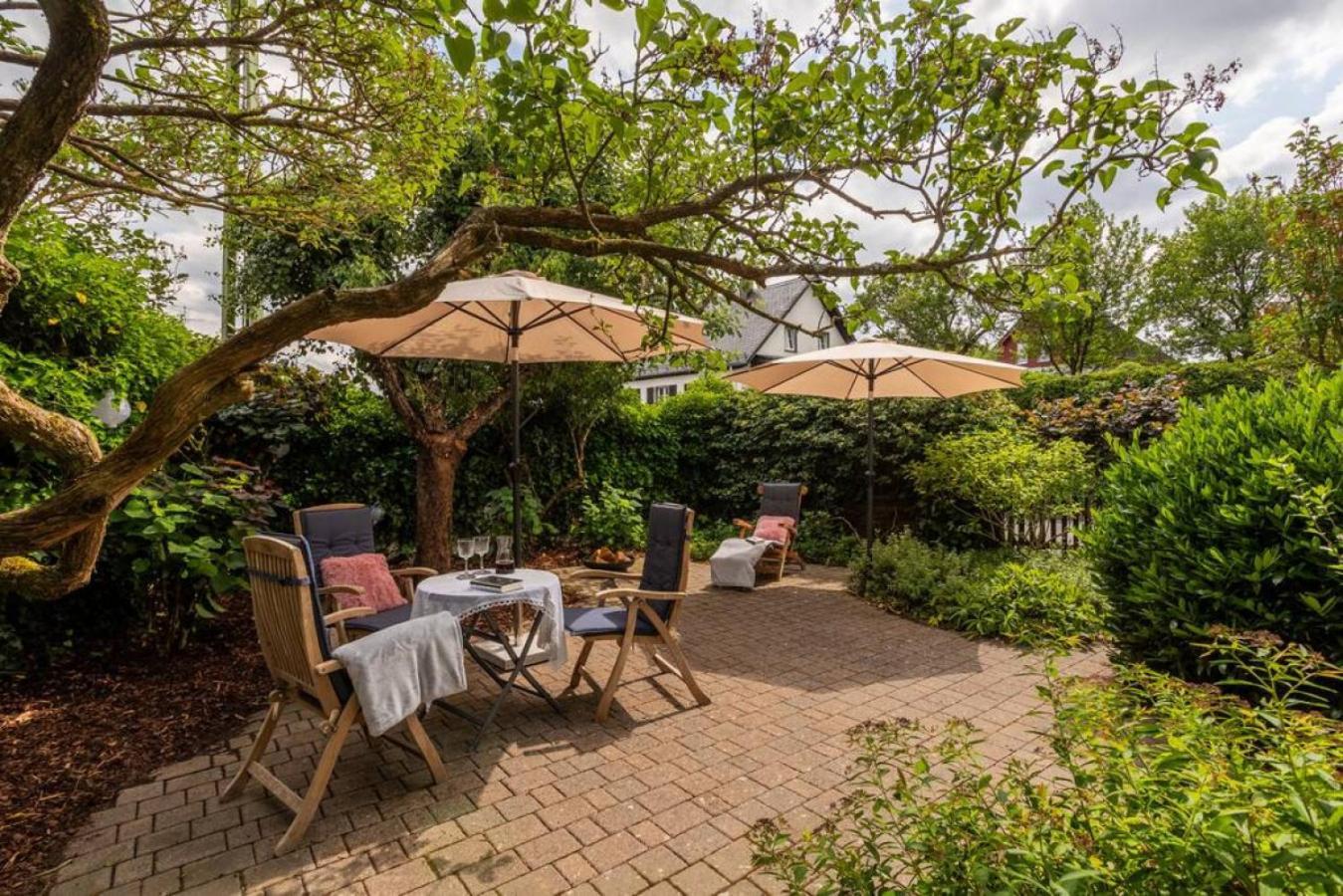 Adenauer Zwoelf - Das 5 Sterne Ferienhaus Mit Sauna Und Garten Am Eifelsteig Kerpen  Luaran gambar