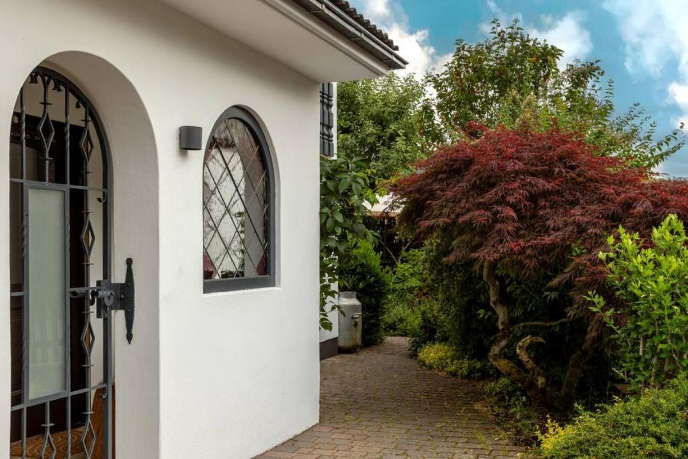 Adenauer Zwoelf - Das 5 Sterne Ferienhaus Mit Sauna Und Garten Am Eifelsteig Kerpen  Luaran gambar
